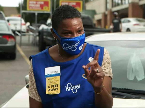 全米が感動　ホームレスの女性　寝泊まりしていたスーパーの店員になり、再起を誓う