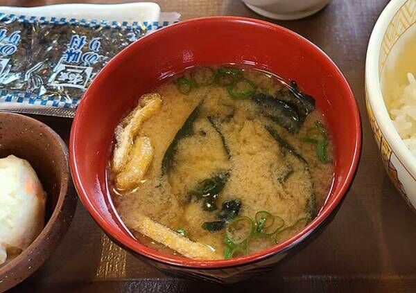 すき家の朝食を食べてみて驚愕！　「考え方が変わった」　吉野家や松屋との違いも食べ比べ