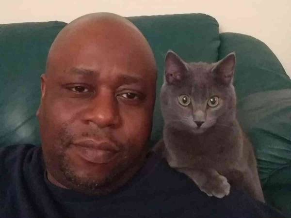 これが猫の魔力か！　猫嫌いの男性が１匹の野良猫と出会った数週間後…？