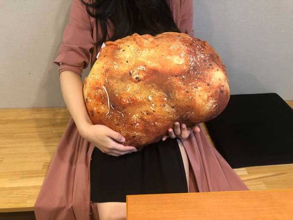 会社に届いた重い荷物　開けると『ヒンヤリ』とした塊が出てきて？