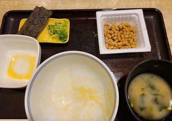 吉野家で無限におかわりできるメニューに「コスパよすぎ」「自由だから食べすぎるわ」