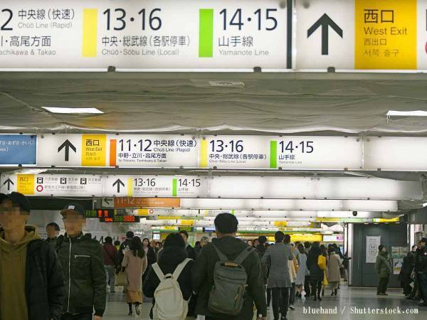 新宿駅の案内表示がクッキーに？　豊かなセンスの融合がすごい！