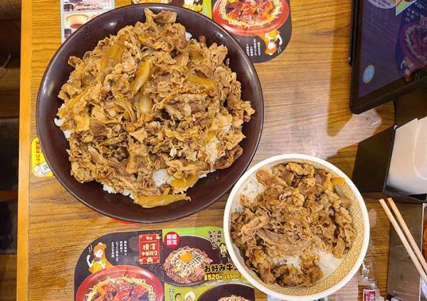 すき家でキングサイズは持ち帰りできるの？　カロリーや値段、肉の量を考えるとコスパは？