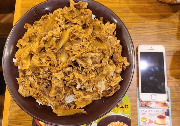 すき家でキングサイズは持ち帰りできるの？　カロリーや値段、肉の量を考えるとコスパは？