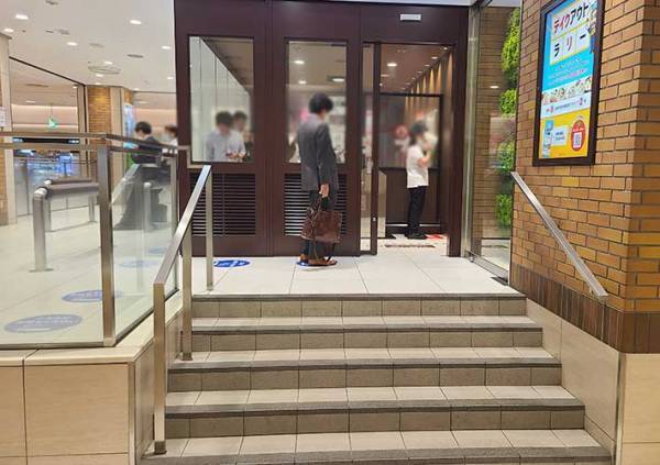 東京駅の喫煙所を改札口から写真付きで案内　新幹線ホームで喫煙する方法や閉鎖されている場所も