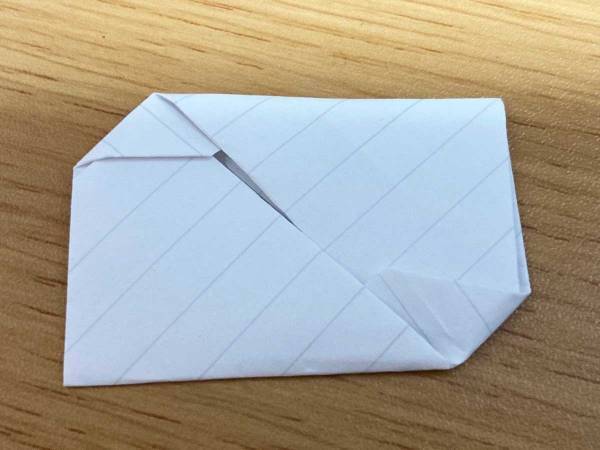 「これは大昔の女学生が使った伝統的な折り方です」　とある手紙に、２２万人が共感