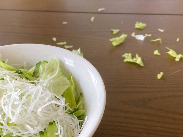 「バレバレです」　黙秘する猫、３０万人が爆笑した姿がこちら！