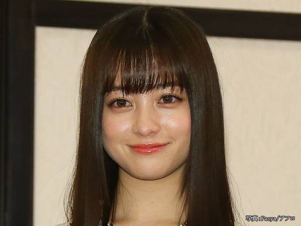 橋本環奈がインスタでタンクトップ姿を披露し「セクシー」　ほかにもかわいい写真がいっぱい！