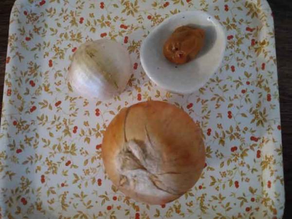 材料はほとんど家にあるもののみ　一晩置けばグーンとマイルド！　タマネギの漬け物を作ってみました！