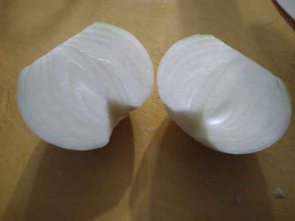 材料はほとんど家にあるもののみ　一晩置けばグーンとマイルド！　タマネギの漬け物を作ってみました！