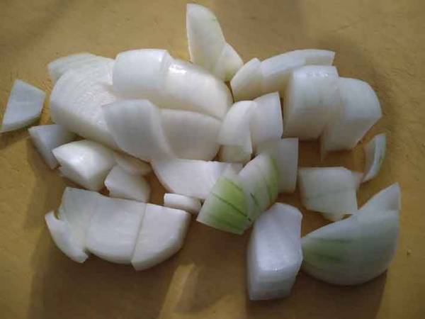 材料はほとんど家にあるもののみ　一晩置けばグーンとマイルド！　タマネギの漬け物を作ってみました！