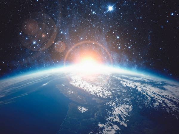 宇宙の時の流れの一雫にも満たない時間を生きる命の重さを、しみじみと思う