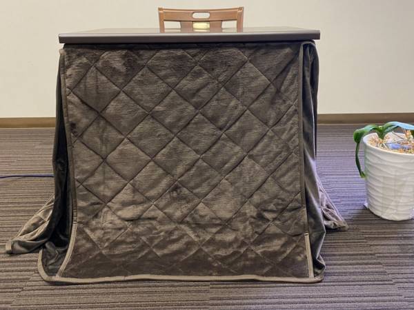 もう床に座る『こたつ』は古い！？　最新型のこたつはコレだ！