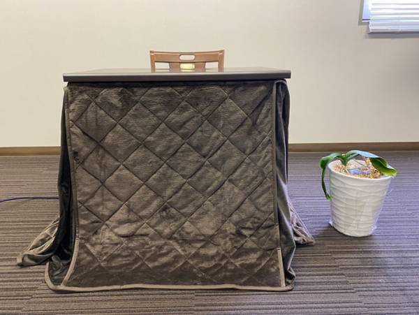 もう床に座る『こたつ』は古い！？　最新型のこたつはコレだ！