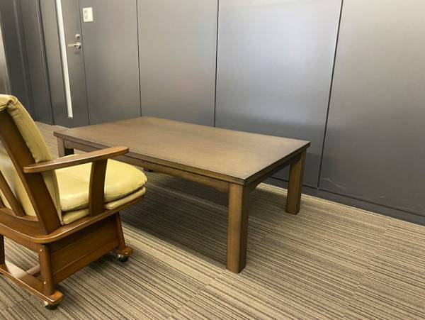 もう床に座る『こたつ』は古い！？　最新型のこたつはコレだ！