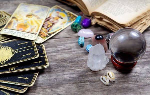 手相占いで性格はどこまで分かるのか？　１日に２人の占い師に鑑定してもらうと…