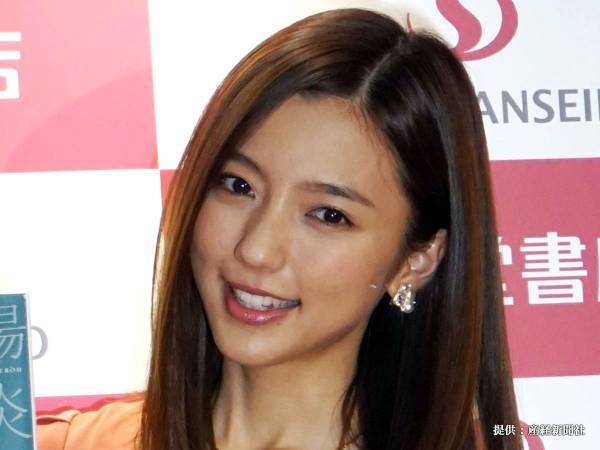 真野恵里菜が結婚した旦那は柴崎岳　結婚式の写真に「すごくきれい！」「まさに美男美女」