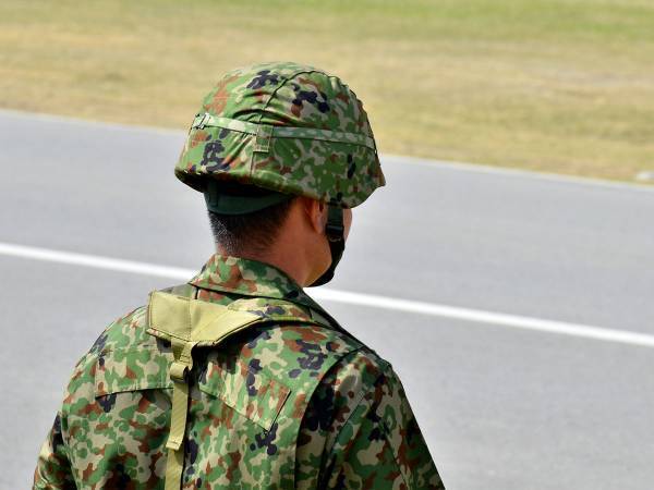 「つまらないものですが…」　小学生から自衛隊員に茶封筒で渡されたものとは