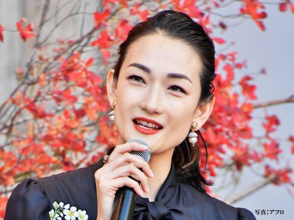 冨永愛が『イメチェン』した結果…！？　「別人みたい！」「印象が全然違う」