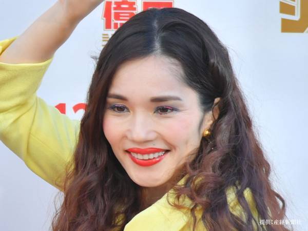 平野ノラ、お腹の赤ちゃんとコスプレ　「癒された」「素敵！」