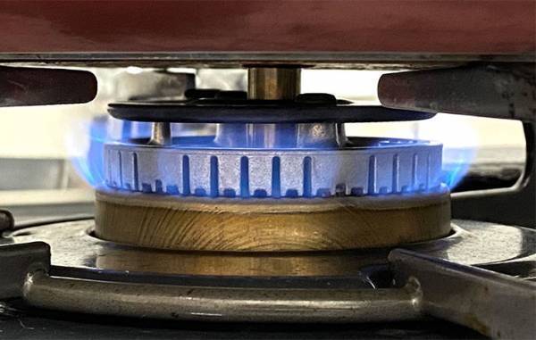 『冷凍たこ焼き』を冷凍のまま焼くと？　Twitterのレシピに「最高」「早速試す」の声