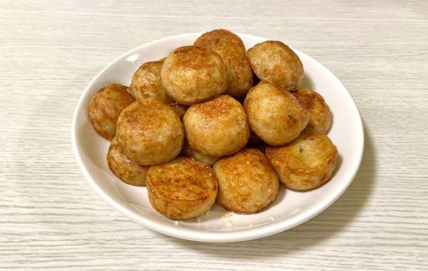 『冷凍たこ焼き』を冷凍のまま焼くと？　Twitterのレシピに「最高」「早速試す」の声