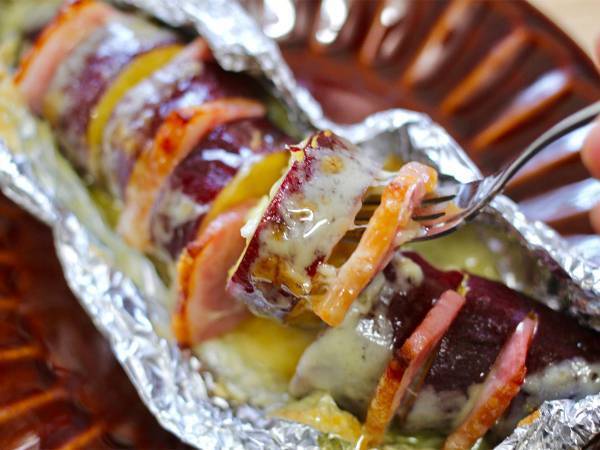 さつまいもに、挟んで焼くだけで？　Twitterのレシピに「コレは罪深い」「たまらん」の声