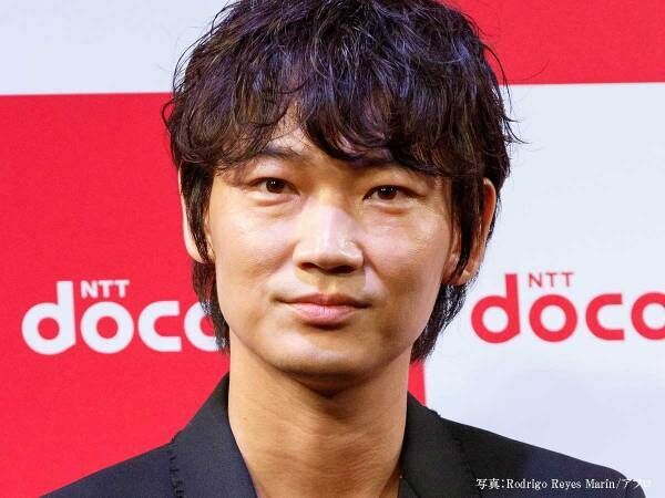 番組のロケで 黒い服を着ていた綾野剛 その 理由 がイケメンすぎた 年11月6日 ウーマンエキサイト 1 2