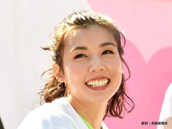 仲里依紗の『うたた寝ショット』に反響　「この角度でも美しいなんて…」