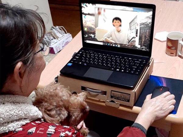 「帰省は控えようかな…」　そう思って、実家の両親とビデオ通話をしてみたら？