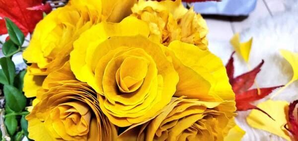 黄色に染まったイチョウで作るブーケ　その美しさに感嘆の声が寄せられる【全４枚】
