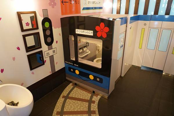 トイレの中に神社？社務所の中には…？　子供に優しい神社を取材してきた