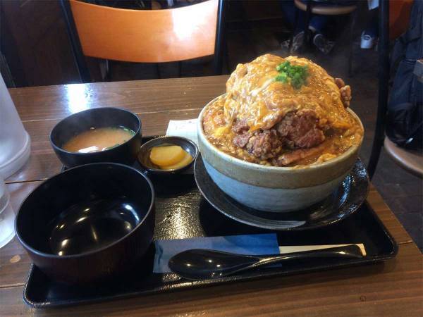 かつ丼を注文した客　撮影した２枚に「その通り」「シェアしたい」の声