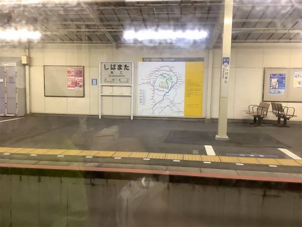 「そんなバカな」「マジか！」　駅のホームにあった『路線図』をよく見ると…？