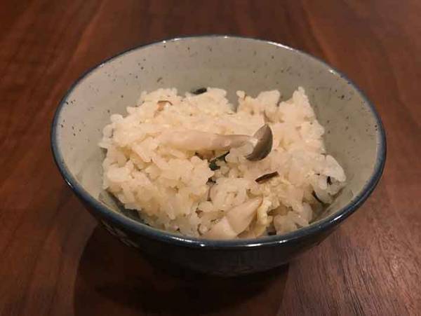 炊飯器で簡単レシピ！松茸の味お吸い物で炊き込みご飯を作ってみた