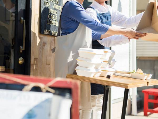 耳で聞いたら同じ発音！　お弁当店で見かけた強烈インパクトの貼り紙とは