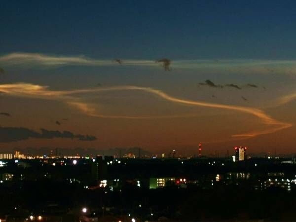 １１月２９日の日没直後の空に注目！　ロケットの噴煙で貴重な雲が見られるかも