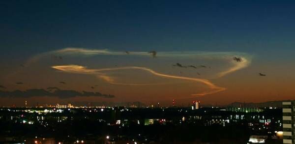 １１月２９日の日没直後の空に注目！　ロケットの噴煙で貴重な雲が見られるかも