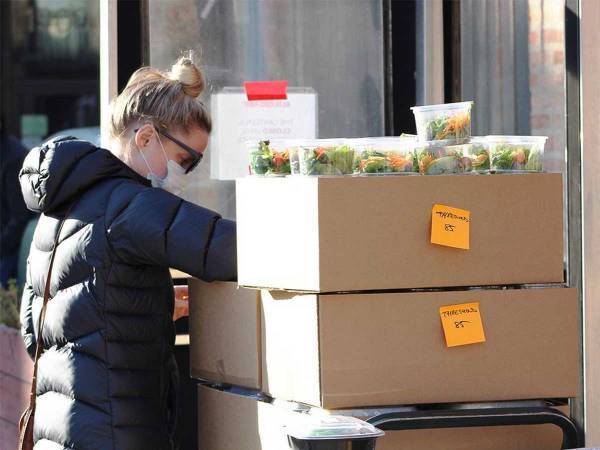 披露宴をキャンセルしたら料理代が返金不可　カップルがとった行動に称賛の声