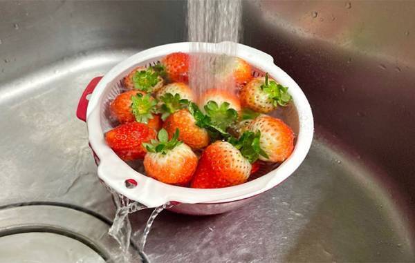 イチゴは買ってきたらすぐに？　料理人の『保存方法』に驚きの声　「初耳」「意外だった」