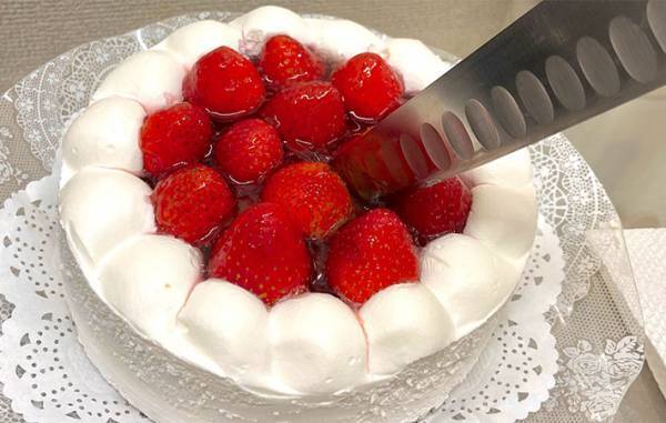 ホールケーキを上手にカットしたい　シェフの切り方が「参考になる」と話題