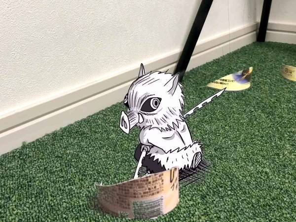 これが『パラデル漫画』の世界！『鬼滅の刃』伊之助が漫画から飛び出し、人参を切る！