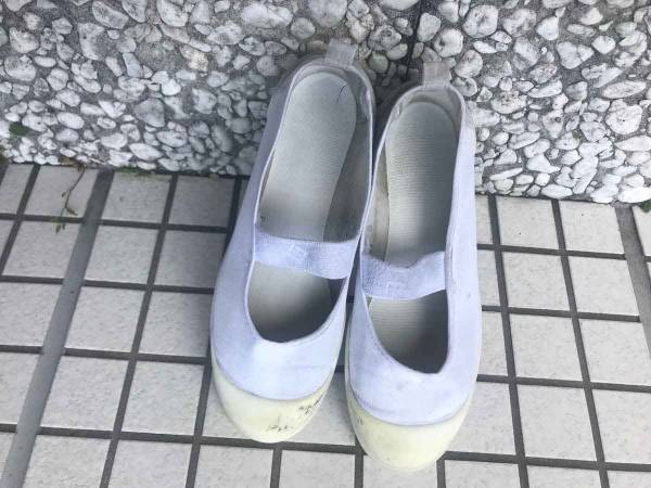 上履きのつけ置きはこれで解決！ガンコな汚れとおさらばできるか試してみた結果…