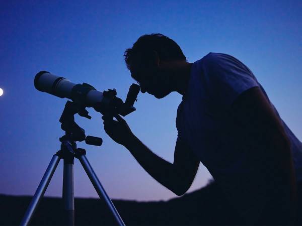 わずかな時間にしか見られない４００年ぶり天体ショー！　１７日夜は月とともに？