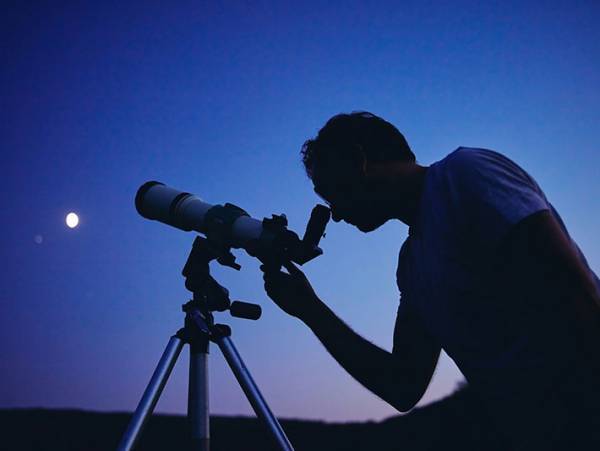 わずかな時間にしか見られない４００年ぶり天体ショー！　１７日夜は月とともに？