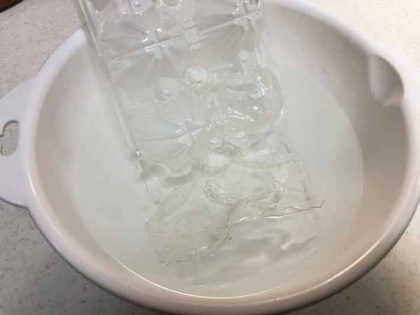 爽快！卵パックをぺちゃんこにする裏技がクセになる