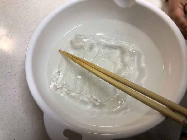 爽快！卵パックをぺちゃんこにする裏技がクセになる