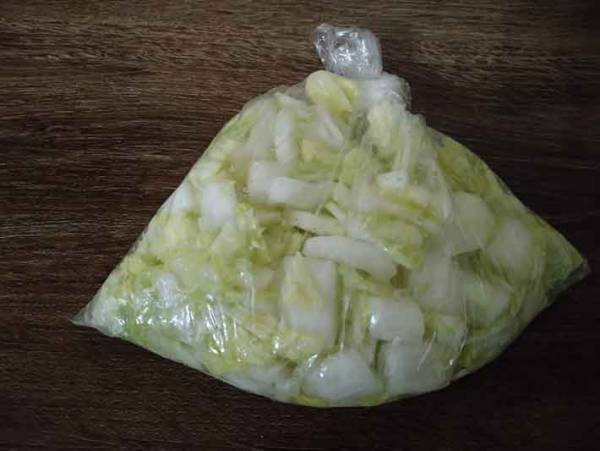 『白菜』をまるごと買ったら、どう食べる？ お鍋で余ったら『コールスロー』はいかが？