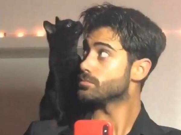 大事なデートに行く男性　すると愛猫が？　「かわいい」「嫉妬しちゃう」