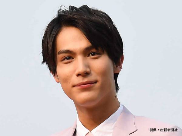 ハートを狙い撃ち…！　中川大志のガチすぎる『鬼滅の刃』コスプレが、こちら